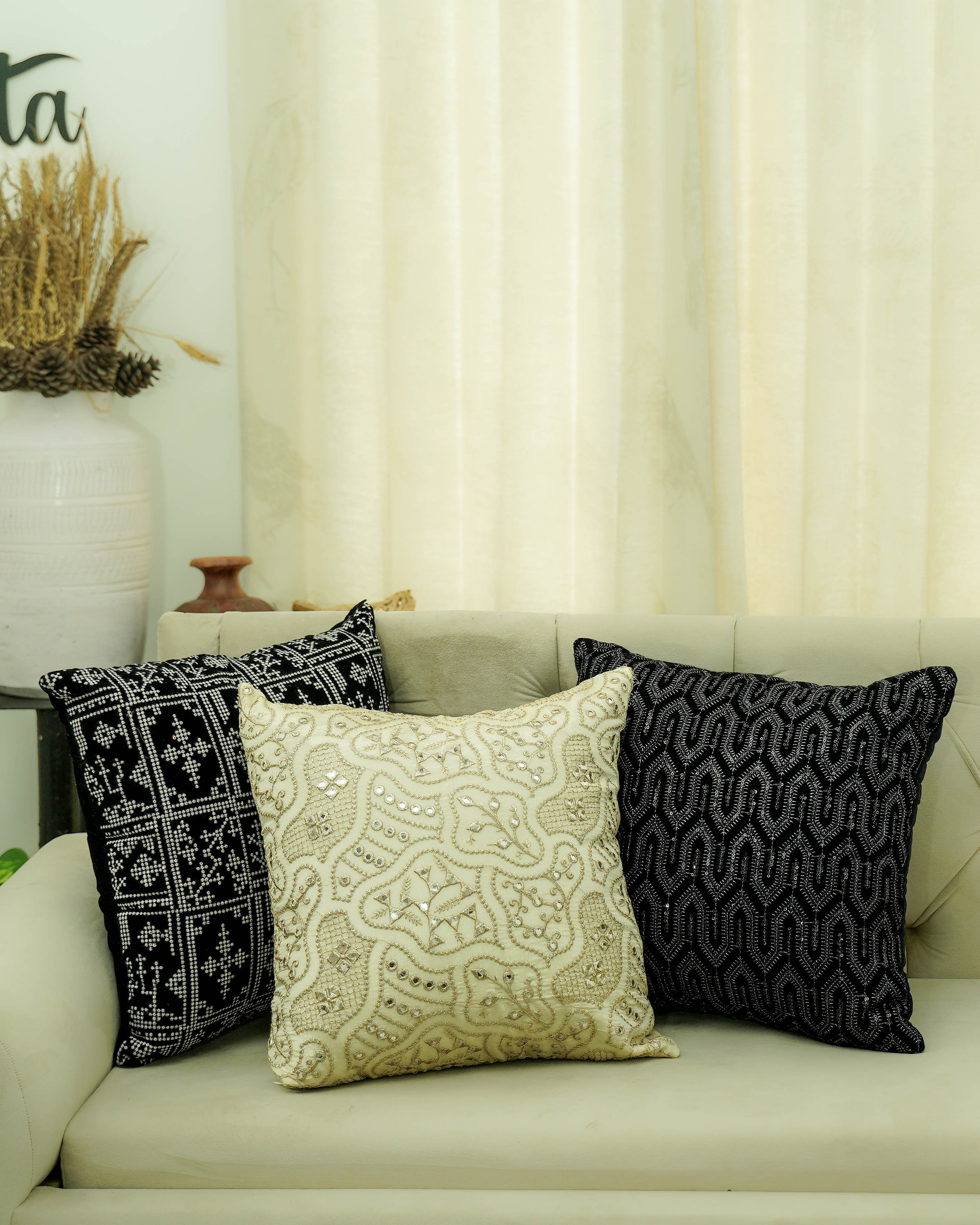 Black Pearl Velvet Cushion Cover