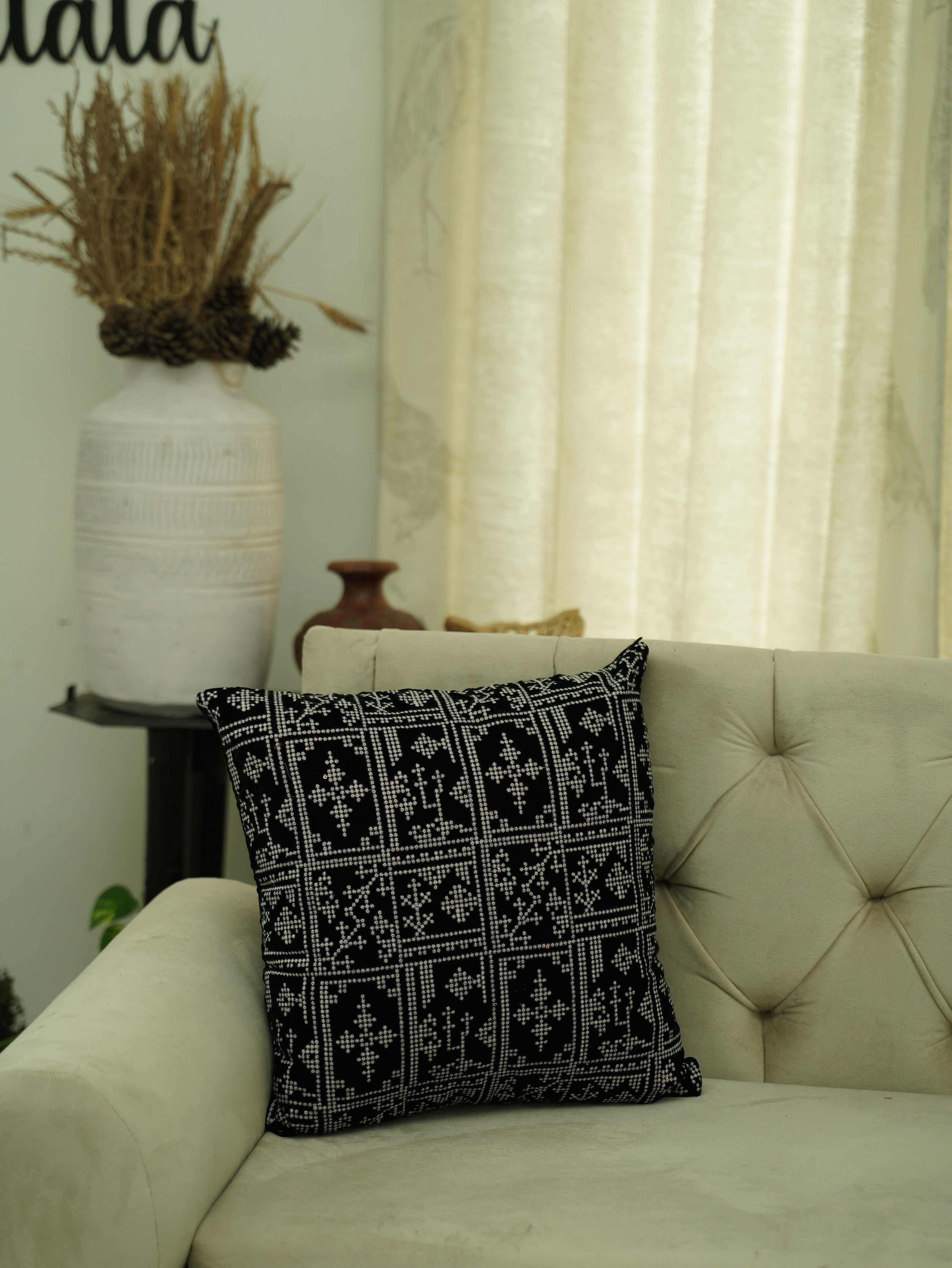 Black Pearl Velvet Cushion Cover